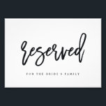 Foto Sinal Reservado Escolha seu tamanho Caligrafia Esm<br><div class="desc">Planeje uma celebração de na moda com este convite moderno que seus convidados adorarão. Design por © berryberrysweet. Arquivos digitais imprimíveis estão disponíveis! Visite nosso site em www.berryberrysweet.com para obter mais detalhes!</div>