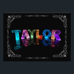 Foto Taylor - O nome Taylor em luzes 3D (Fotografia)<br><div class="desc">Um pouco de magia para o Taylor em sua vida! O nome Taylor é refletido em água tranquila, com hexágonos de folhas flutuantes. As letras parecem ser esculpidas de gelo ou cristal. Esta imagem é uma fotografia de letras feitas à mão, que mudam aleatoriamente, produzindo padrões únicos e cores de...</div>