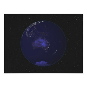 Foto Terra completa na noite que mostra as luzes 2 da
