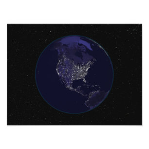 Foto Terra completa na noite que mostra as luzes 4 da