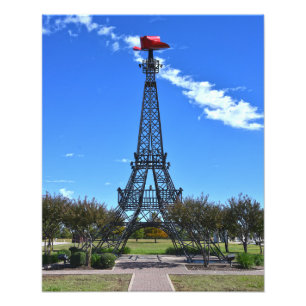 Foto Torre Eiffel Usando Chapéu de Cowboy Vermelho, Par