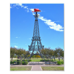Foto Torre Eiffel Usando Chapéu de Cowboy Vermelho, Par