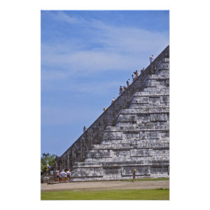 Foto Turistas subindo escadas nas ruínas de El