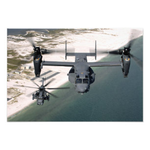 Foto Um CV-22 Osprey e um MH-53 Pave Baixo