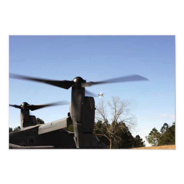 Foto Um CV-22 Osprey se prepara para decolar (Frente)