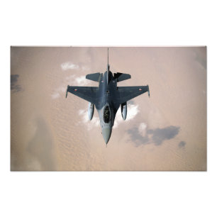 Foto Um F-16 de Emirati