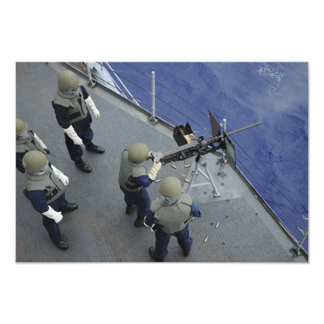 Foto Um marinheiro dos EUA dispara um M2HB de 50 calibr (Frente)