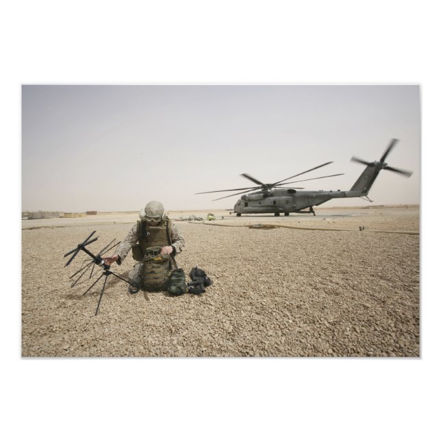 Foto Um operador de rádio de campo (Frente)