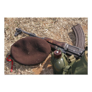 Foto Um rifle, forças armadas cobre e cantina