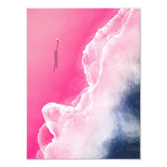 Foto Um surfista em uma praia rosa na Indonésia (Frente)