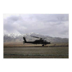 Foto Uma descolagem de AH-64A Apache