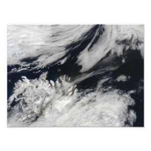 Foto Uma pena cinzenta pálida da cinza funde da cimeir