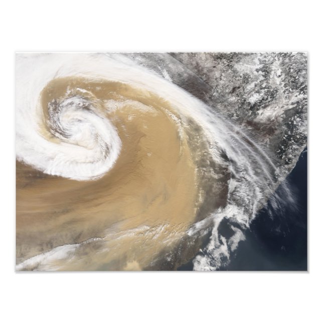 Foto Uma tempestade asiática atravessa o Pacífico (Frente)