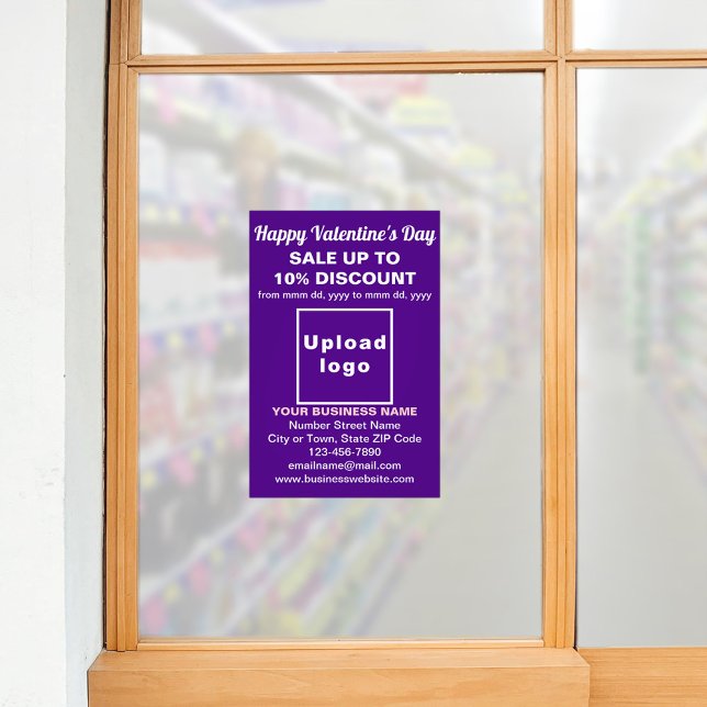 Foto Venda de Namorados comercial em papel fotográfico  (Business Valentine sale on purple photo paper on store window. Signage to attract more customers.)