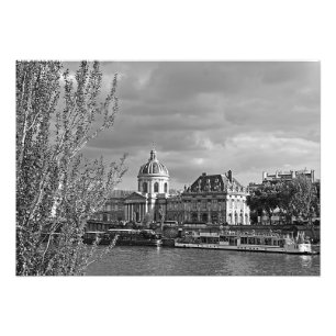 Foto Vista do Louvre dos bancos do Seine