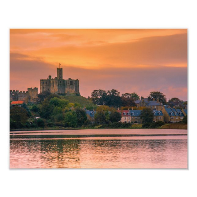 Foto Warkworth Village e Castle ao pôr do sol (Frente)