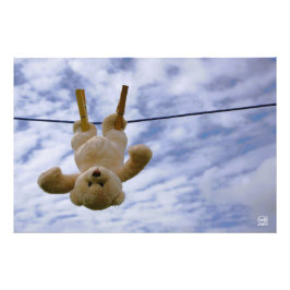 Foto Waslijn met knuffelbeer die hangt te drogen.