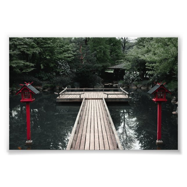 Foto Wooden Pier framed by red Lanterns (Frente)