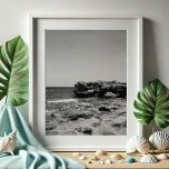 Fotografia da praia em Rocks Jupiter Florida<br><div class="desc">Traga a beleza serena do sul da Flórida para sua casa com este poster impressionante com fotos de praia em preto e branco. Foto de Blowers Preserve em Coral Cove Beach, em Júpiter, na Flórida, esta trabalho de arte captura lindamente os intrincados detalhes da linha costeira, oferecendo um eterno e...</div>
