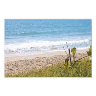 Fotografia das ondas de praia no oceano azul
