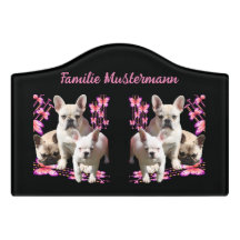 Französische Bulldogge mit drei Bulldoggen in Pink