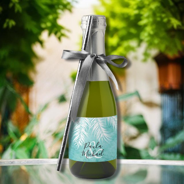 Fronteira Tropical de Palma Branca em Turquesa Min (White palm tree fronds on turquoise mini sparkling wine labels personalized for your wedding)