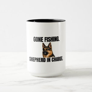 Fui Pescar. Pastor Alemão no Comando. Caneca