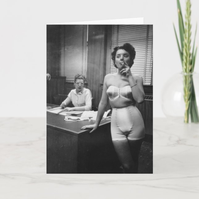 Fumo modelo da lingerie em um escritório (Frente)