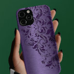 Fundo Roxo Com Lace Floral Roxo Profundo<br><div class="desc">Tons roxos são impressão de aspecto de alumínio escovado metálico,  com rendas florais roxas profundas. Disponível em outros produtos e várias combinações de cores diferentes</div>