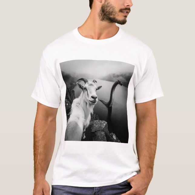 Funny Goat Selfie with Loch Ness Monster T-Shirt  (Frente)