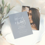 Futuro do Orçamento Sra. Dusty Blue Brunch e Foto<br><div class="desc">Este chá de panela apresenta caligrafia chic, tipografia moderna e uma foto personalizada. Escolhemos esta combinação moderna de azul empoeirado e branco como uma das nossas cores de casamento favoritas! Um esquema de cores leve e pacífico, perfeito para chás primavera. No topo do cartão, "brunch bubble" é manuscrito à mão...</div>