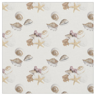 Gallore dos Seashells no tecido branco