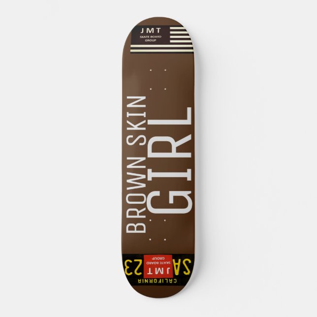 GAROTA DE PELE MARROM Skateboard (Frente)