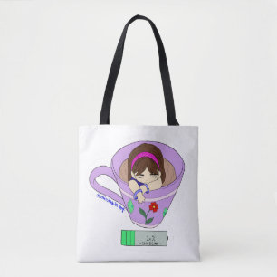 Garota Kawaii bonita cobrando em uma bolsa de tote