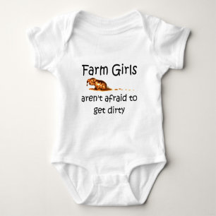 Garotas fazendas não têm medo de vestir t-shirts s