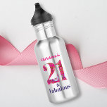 Garrafa 21 e aniversário de 21 anos fabuloso presente<br><div class="desc">21 e Fabulosa garrafa de água de aço sem manchas com aniversário de 21 anos de presente. O design de garrafa de água é uma composição elegante e na moda que combina tipografia e sotaques florais. O esquema de cores apresentará tons de roxo rosa e escuro, criando um design feminino...</div>