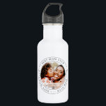 Garrafa A Melhor Mãe Alguma Foto Simples Clássica<br><div class="desc">Este design simples e clássico é composto por tipografia serif e adiciona uma foto personalizada.</div>