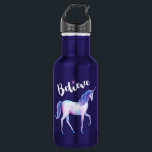 Garrafa Acredite no Unicórnio em Pastel WaterColor<br><div class="desc">Uma garrafa de água com um unicórnio bonito de aquarela pintado em aquarelas pastel moles de rosa,  roxo e azul. Texto de tipografia inspiracional diz Acredite em uma fonte de tendência com uma estrela acima da letra i.</div>