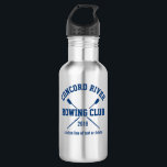 Garrafa Ano personalizado do nome da equipe dos remos do<br><div class="desc">Design personalizado da equipe do enfileiramento do grupo que caracteriza remos cruzados e seu texto feito sob encomenda. Adicione seu nome do clube, o ano e a linha extra do texto feito sob encomenda (o nome do treinador, o nome do rower, o evento, etc.) em alguns artigos que você pode...</div>