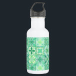 Garrafa azulejos ornamentados em verde e branco<br><div class="desc">Vários azulejos pintados à mão com elementos florais</div>