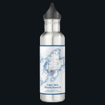 Garrafa Cabo Ann Gloucester Massachusetts Map Water Bottle<br><div class="desc">Acalme-se com esta bela garrafa de água de Gloucester, MÃE, com a citação de Emerson "Live in the sunshine... " nas costas. Presente perfeito para uma nova casa de família, casa de verão ou casa de praia em Cape Ann. Celebre seu lugar favorito no verão (ou no ano todo) para...</div>