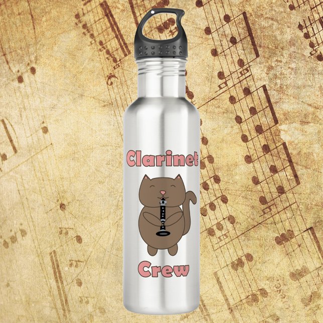 Garrafa Clarinet Crew Brown Cat Funny Rosa (A water bottle featuring a brown cat playing the clarinet and the words clarinet crew in pink.)