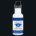 Garrafa Classe de Graduação de segundo grau do nome person<br><div class="desc">Graduação de segundo grau Classe de oferta de garrafa de água esportiva com nome personalizado 2025. modelo azul e branco marinho com o logotipo moderno do boné de tassel e faixas atléticas. Ideias personalizadas de presente de celebração para o mais velho superior, formando universitário e estudante universitário. Disponível em cores...</div>