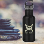 Garrafa Crânio e Crossbones Rapariga Pirata Bandeira Água<br><div class="desc">Um crânio de pirata giro e cruzamentos com texto que você pode personalizar. Coloquei "Grog Water" como todos os bons piratas carregares em volta do seu bosque. Adequado para todos os piratas bonitos (e sedentos)</div>