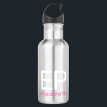 Garrafa Crianças modernas, prata cor-de-rosa, personalizad<br><div class="desc">Uma garrafa de água de aço inoxidável simples, profissional e subestimada personalizada, rosa, branca e prateada, com um monograma personalizado simples com duas letras iniciais, e o nome que você pode editar para qualquer fonte ou cor para criar sua própria garrafa de água de metal elegante e sofisticada para crianças...</div>