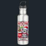 Garrafa Cute Koala Chirstmas Nome Personalizado<br><div class="desc">Garrafas de Água Feriada de Natal Personalizadas do Natal de Koala,  mostra um bonito Koala vestindo um chapéu e lenço de Papai Noel com um saco de Papais noeis. Perfeito para presentes de Natal,  festas de Natal e festas de Natal,  aniversários e muito mais. Criado pelo Evco Studio www.zazzle.com/store/evcostudio</div>