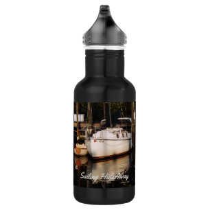 Garrafa d'água velejando ao esconderijo