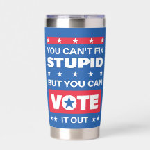 Garrafa de água de aspas políticas estúpidas