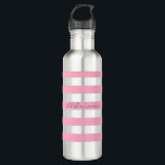 Garrafa de água listrada cor-de-rosa personalizada<br><div class="desc">Esta garrafa de água de aço inoxidável bonito com listras cor-de-rosa é personalizada com seu nome.</div>