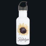 Garrafa de água personalizada de girassol<br><div class="desc">Esta garrafa de água apresenta um estilo aquoso ilustrando um floral de girassol em amarelo e marrom. Use os campos de modelo para personalizar facilmente essas garrafas de água com seu nome. Tem mais informações que você precisa incluir? Selecione a opção PERSONALIZAR para adicionar texto a essas garrafas.</div>